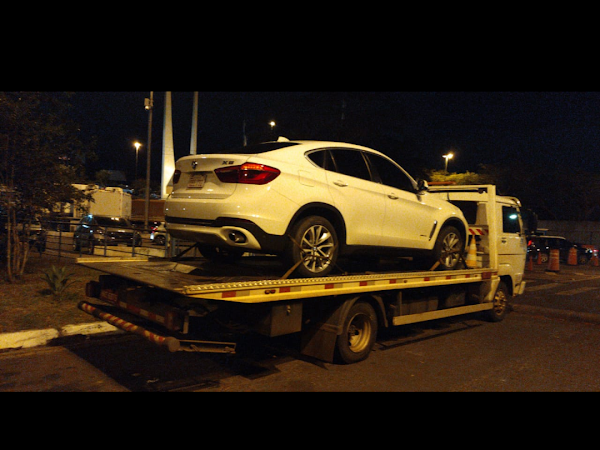 Guincho atendendo na rodovia